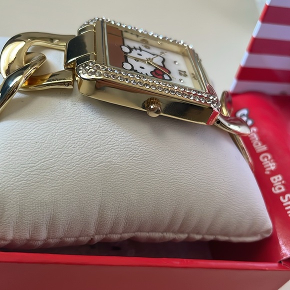 New Hello Kitty Watch - Picture 3 of 5